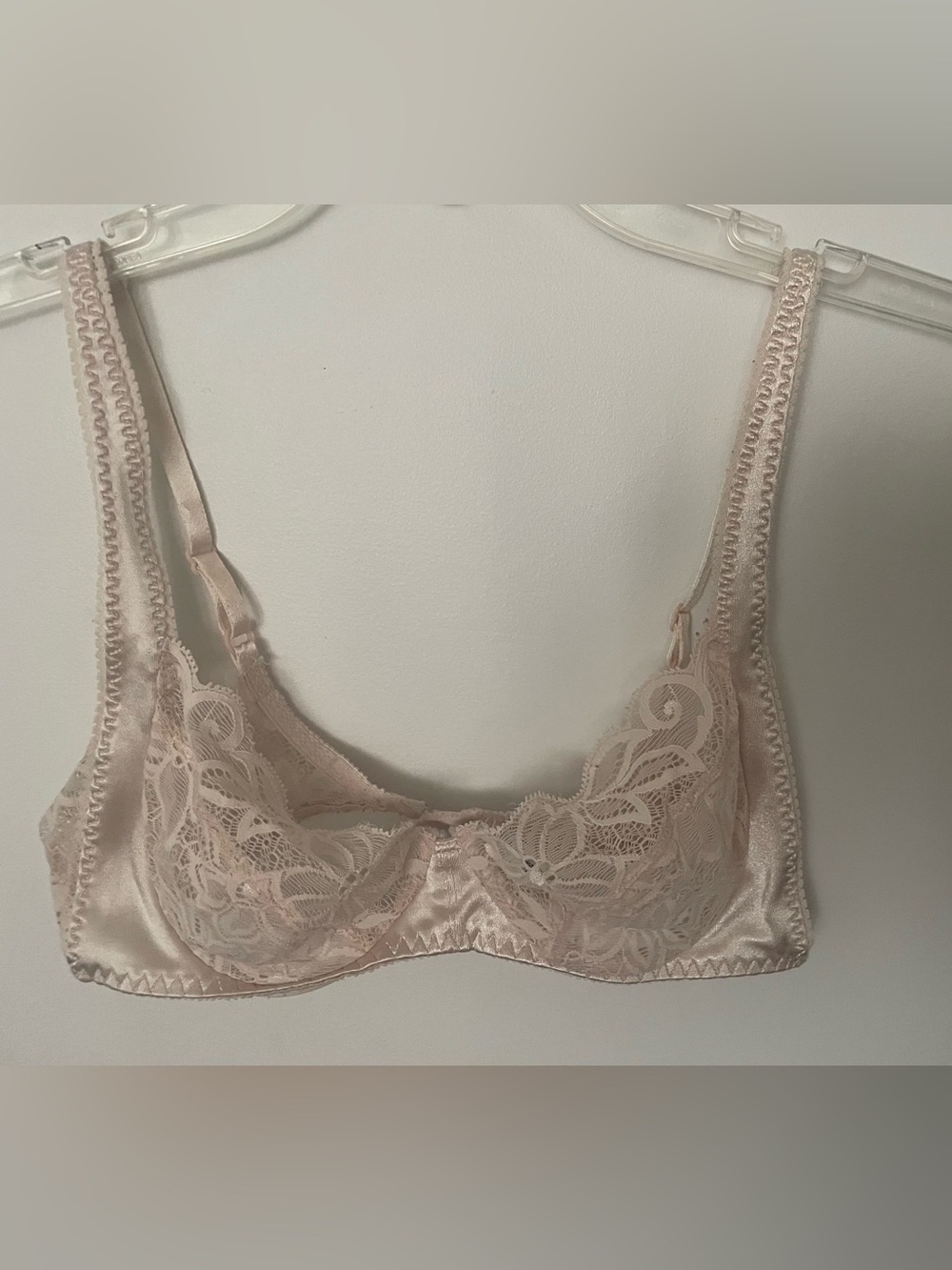 Dior lace-Trim Satin Underwire Bra in lite pink